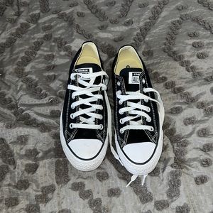 Womens Chuck Taylors